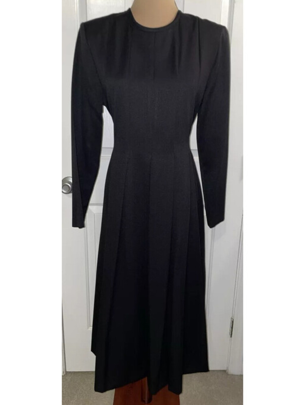 Vintage Orvis Modest Solid Black Belted Pleated Long Sleeve Maxi Dress 12